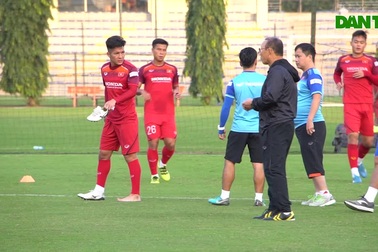 Thầy Park nhận tin không vui ở U22 Việt Nam trong ngày chốt hợp đồng với VFF