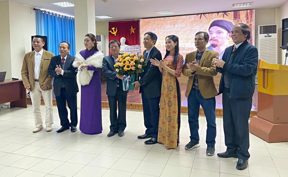 Bố con ông Tấn Hương vị tình thân đóng phim Đại thi hào Nguyễn Du - 1 Bố con ông Tấn Hương vị tình thân đóng phim Đại thi hào Nguyễn Du - 1