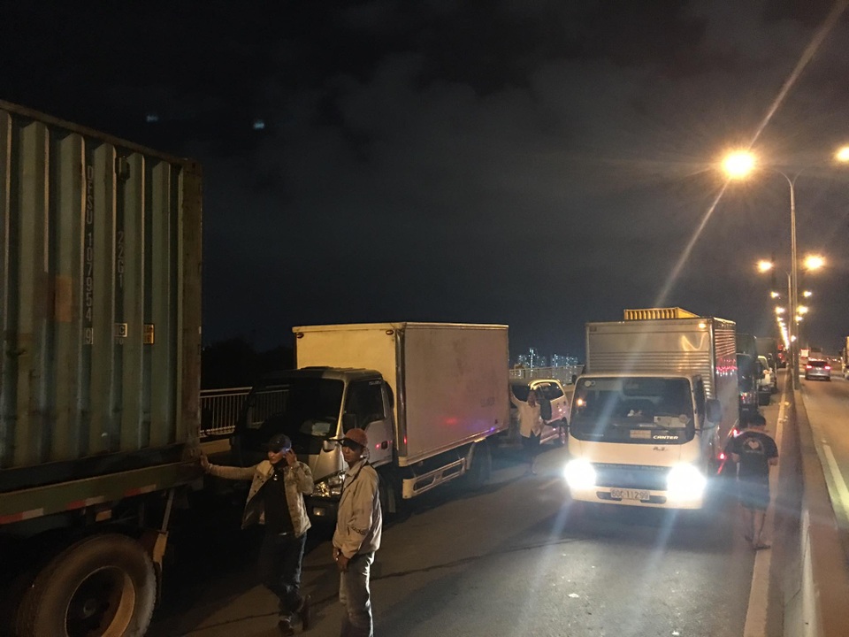 Cầu Phú Mỹ tê liệt gần 4 giờ vì tai nạn liên hoàn - 3