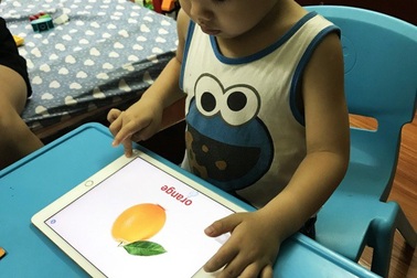 Cậu bé 3 tuổi nói tiếng Anh như người bản xứ