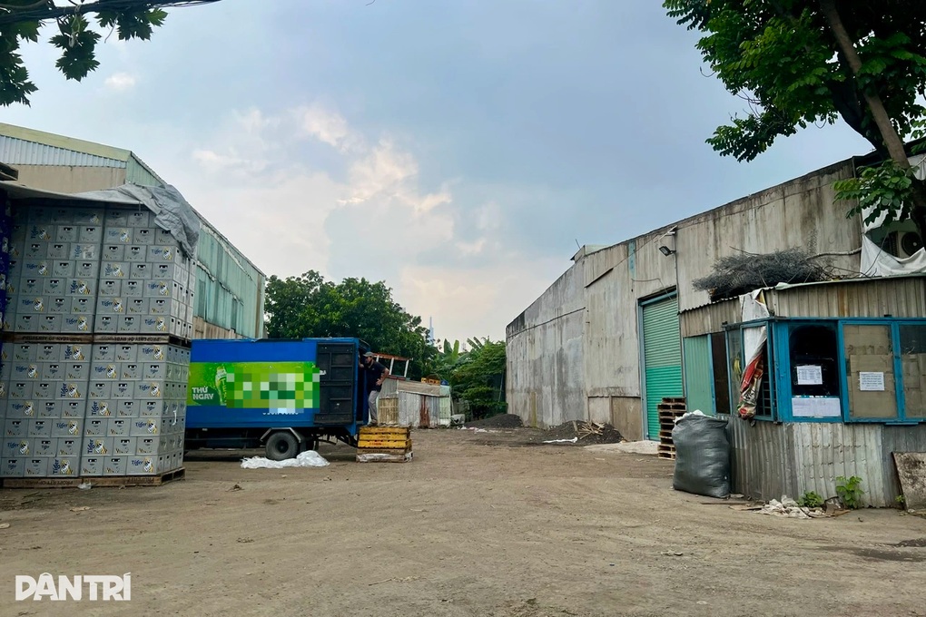 Người đàn ông đột nhập bãi xe ở TPHCM, trộm ô tô tải về quê - 2 Người đàn ông đột nhập bãi xe ở TPHCM, trộm ô tô tải về quê - 2