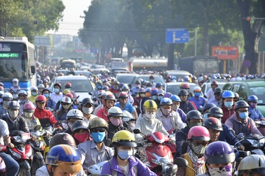 Rào chắn xây cầu vượt, cửa ngõ sân bay kẹt cứng sáng đầu tuần