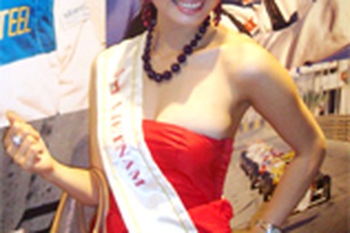 Cao Thuỳ Dương lại dẫn đầu danh sách bình chọn qua mạng