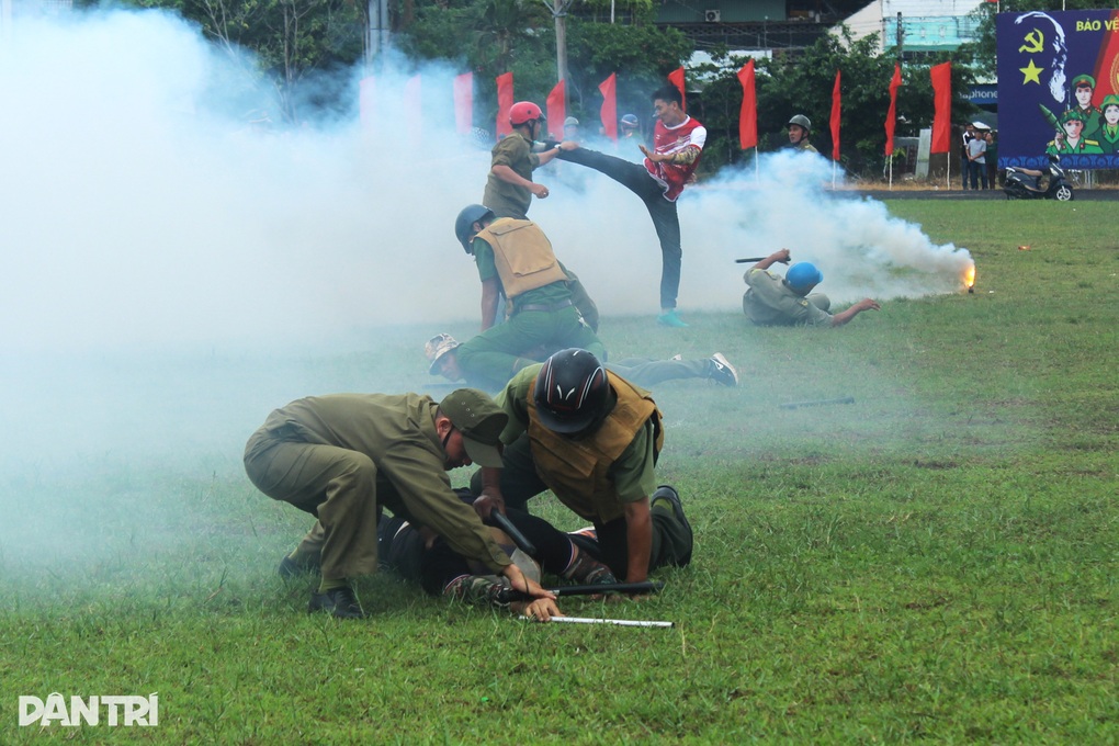 Ra mắt lực lượng bảo vệ an ninh trật tự ở cơ sở tại nhiều tỉnh, thành - 3 Ra mắt lực lượng bảo vệ an ninh trật tự ở cơ sở tại nhiều tỉnh, thành - 3