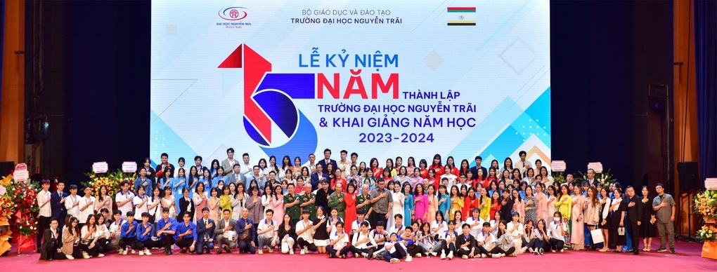 Trường Đại học Nguyễn Trãi tổ chức thành công Lễ kỷ niệm 15 năm thành lập - 4 Trường Đại học Nguyễn Trãi tổ chức thành công Lễ kỷ niệm 15 năm thành lập - 4