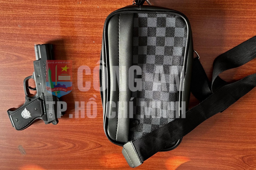 Nghi phạm còn lại trong vụ cướp ngân hàng ở TPHCM ra đầu thú - 2 Nghi phạm còn lại trong vụ cướp ngân hàng ở TPHCM ra đầu thú - 2