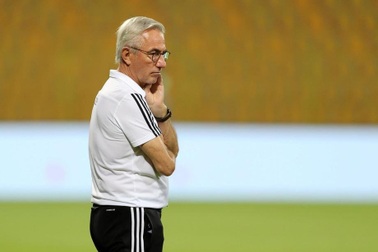 HLV Van Marwijk: "Trận đấu gặp tuyển Việt Nam sẽ đầy khó khăn với UAE"