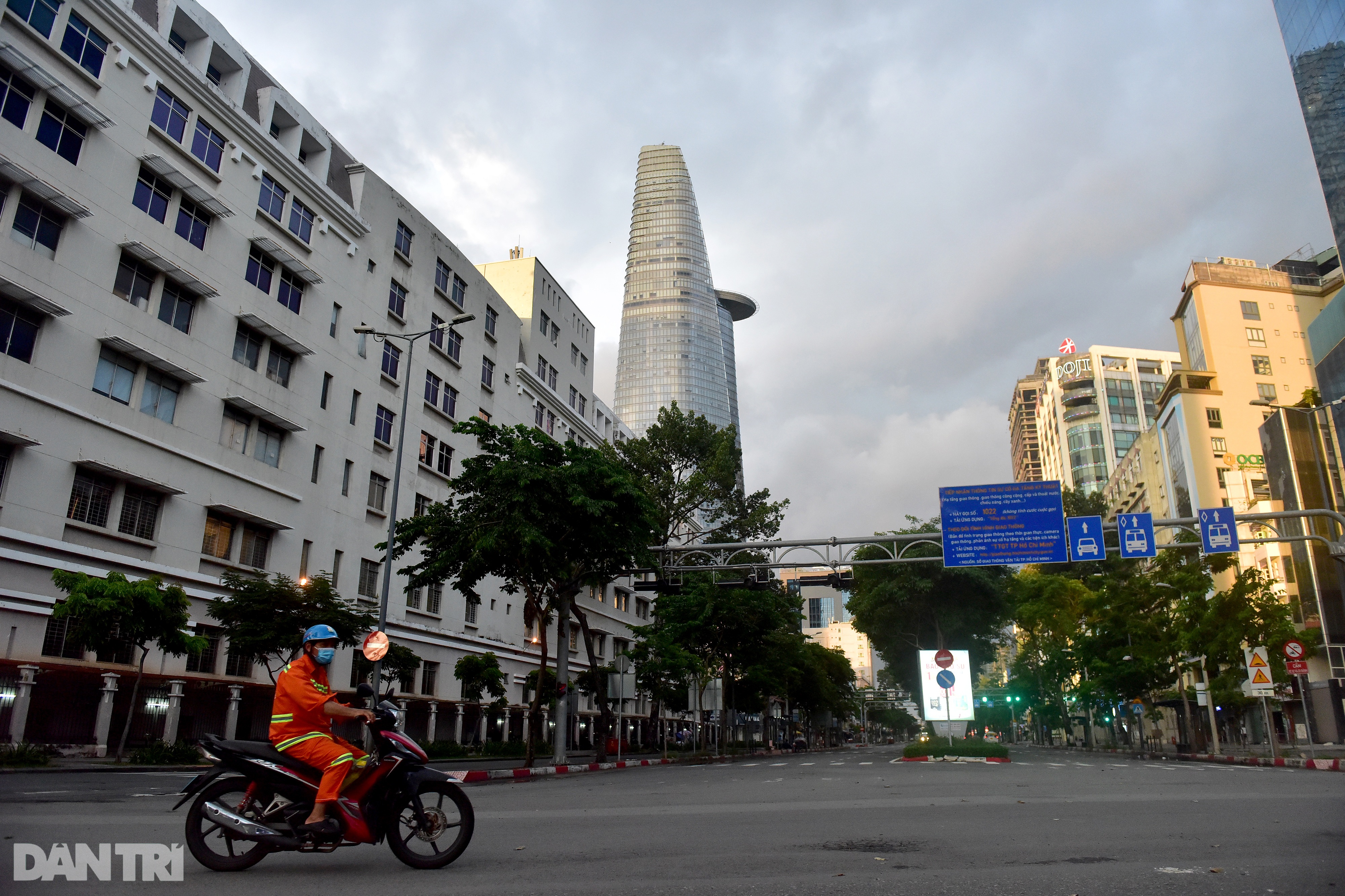 25 năm đi quét rác, tôi chưa từng thấy đường phố TPHCM không xe cộ từ 18h - 1 25 năm đi quét rác, tôi chưa từng thấy đường phố TPHCM không xe cộ từ 18h - 1