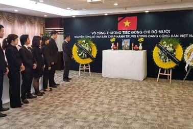 Tổng lãnh sự quán Việt Nam tại Thượng Hải tổ chức viếng nguyên Tổng Bí thư Đỗ Mười