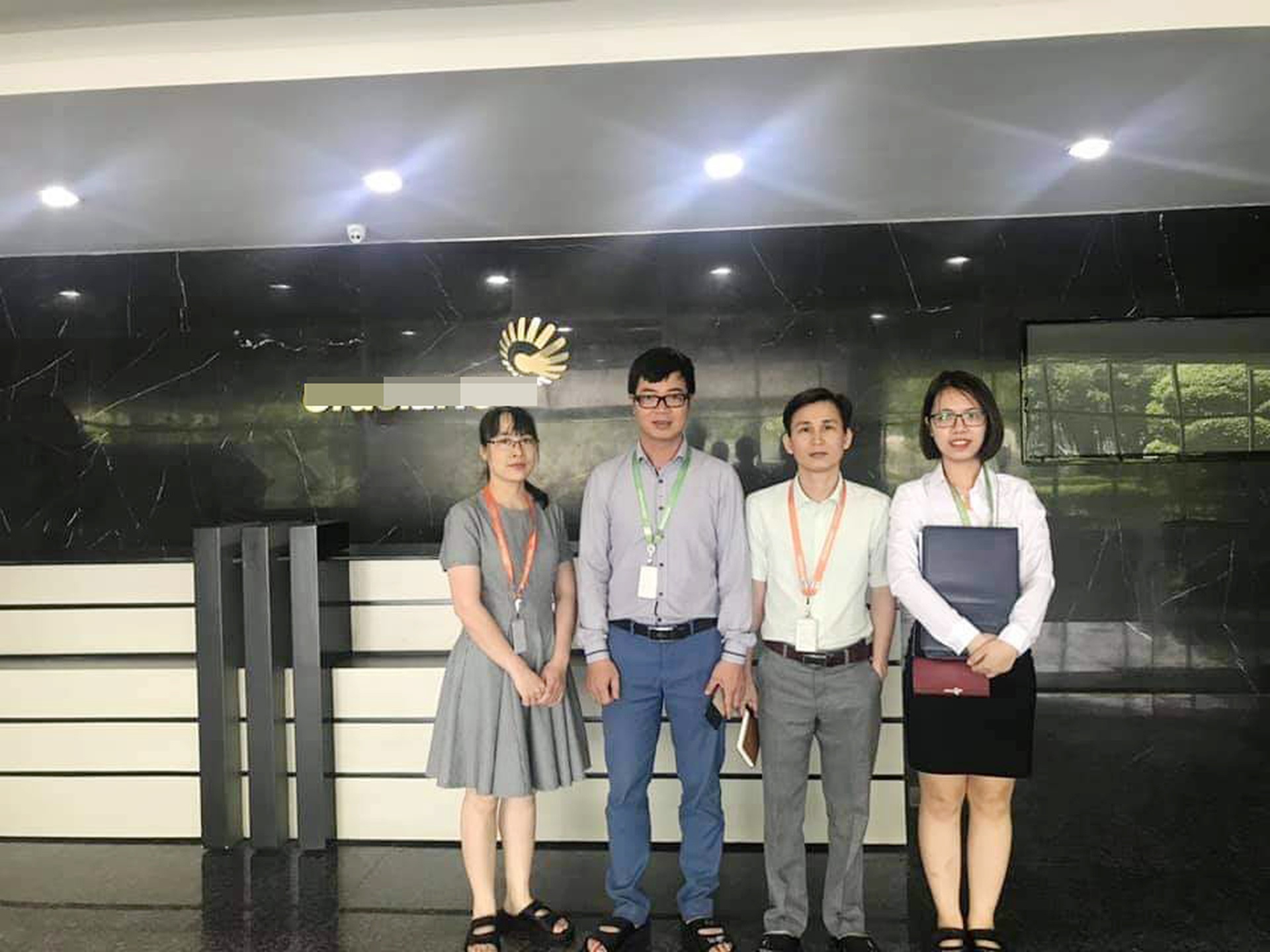 Giám đốc ngân hàng lương 1,2 tỷ bỏ nhà phố, ô tô về quê… trồng mướp - 2 Giám đốc ngân hàng lương 1,2 tỷ bỏ nhà phố, ô tô về quê… trồng mướp - 2