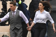 Tom Cruise chia tay bạn gái kém 20 tuổi