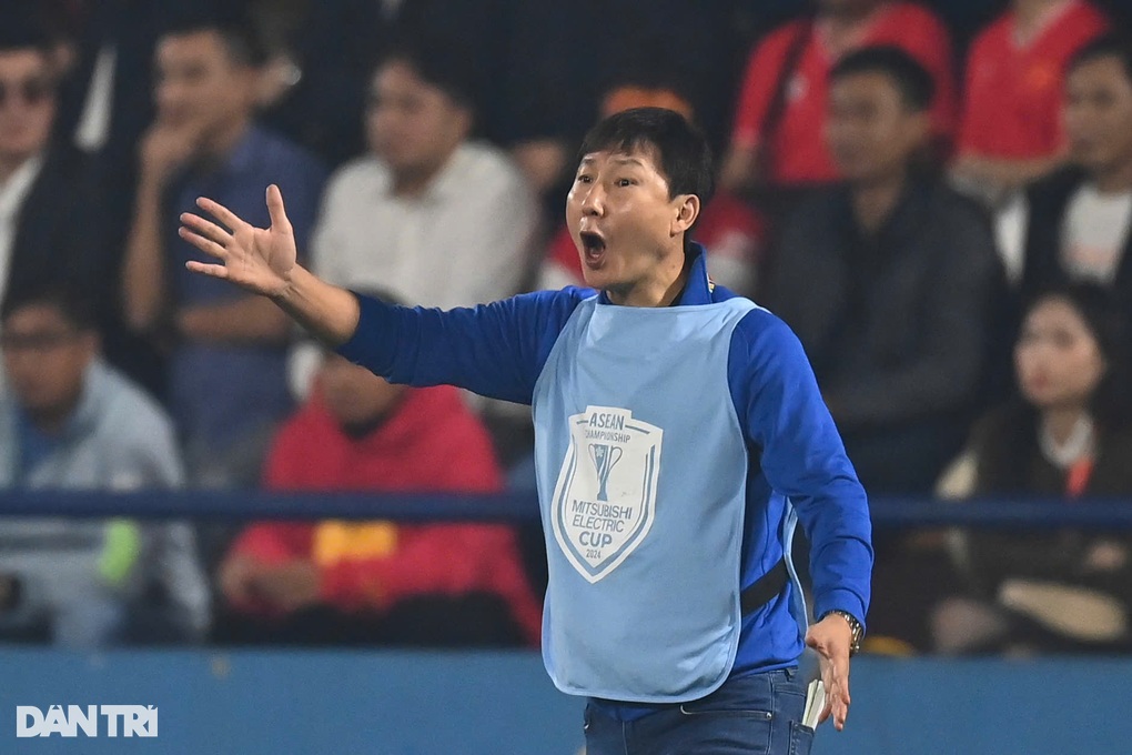 HLV Kim Sang Sik: Tuyển Việt Nam không phải sợ hãi trước Thái Lan - 1 HLV Kim Sang Sik: Tuyển Việt Nam không phải sợ hãi trước Thái Lan - 1