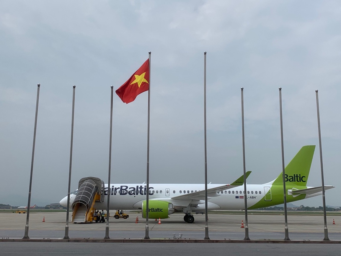 Máy bay vừa xuất xưởng ra mắt tại Hà Nội - 1 Máy bay vừa xuất xưởng ra mắt tại Hà Nội - 1