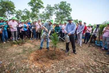 "Ngày hội trồng cây NTV" - cải thiện bầu khí quyển