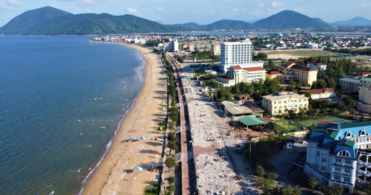 View - Khu du lịch biển "lột xác" sau khi hàng chục ki ốt được giải tỏa | Báo Dân trí