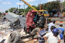 Nhân chứng kể lại cảnh tượng hãi hùng xe tải tông xe khách tại Gia Lai