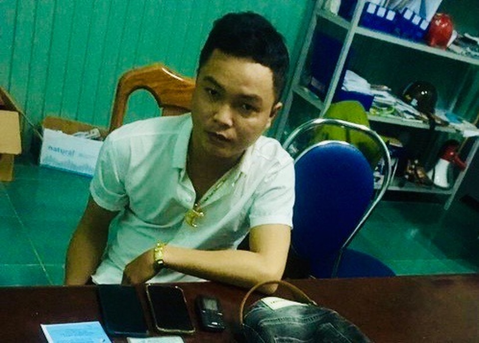 Bắt đối tượng đặt camera quay lén trong khách sạn để tống tiền - 1 Bắt đối tượng đặt camera quay lén trong khách sạn để tống tiền - 1