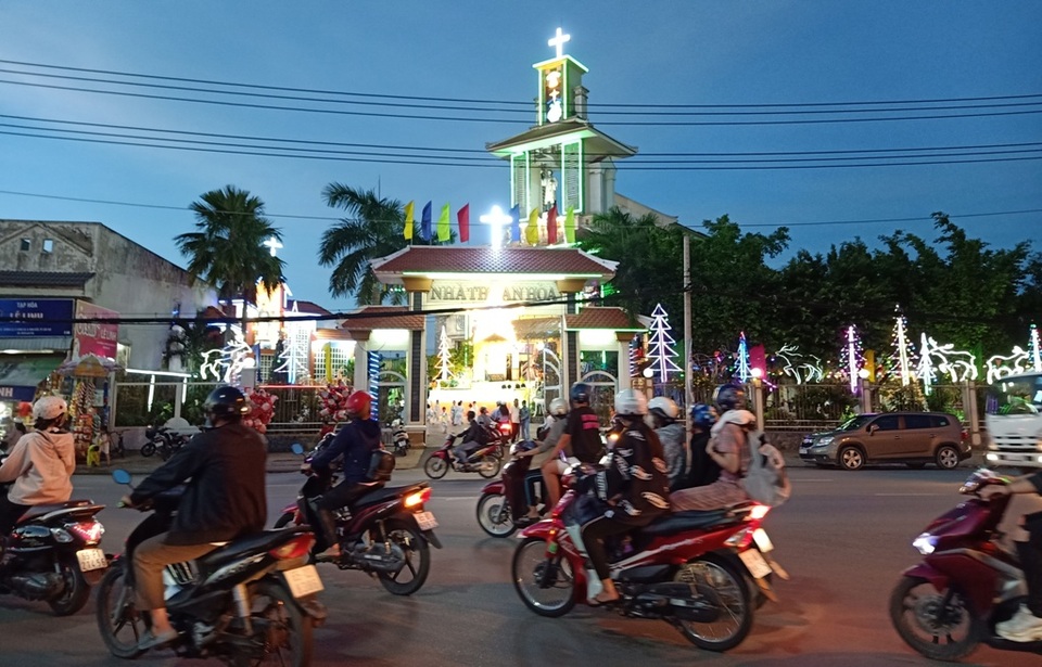 Người dân trên cả nước nô nức đón lễ Giáng sinh - 5 Người dân trên cả nước nô nức đón lễ Giáng sinh - 5