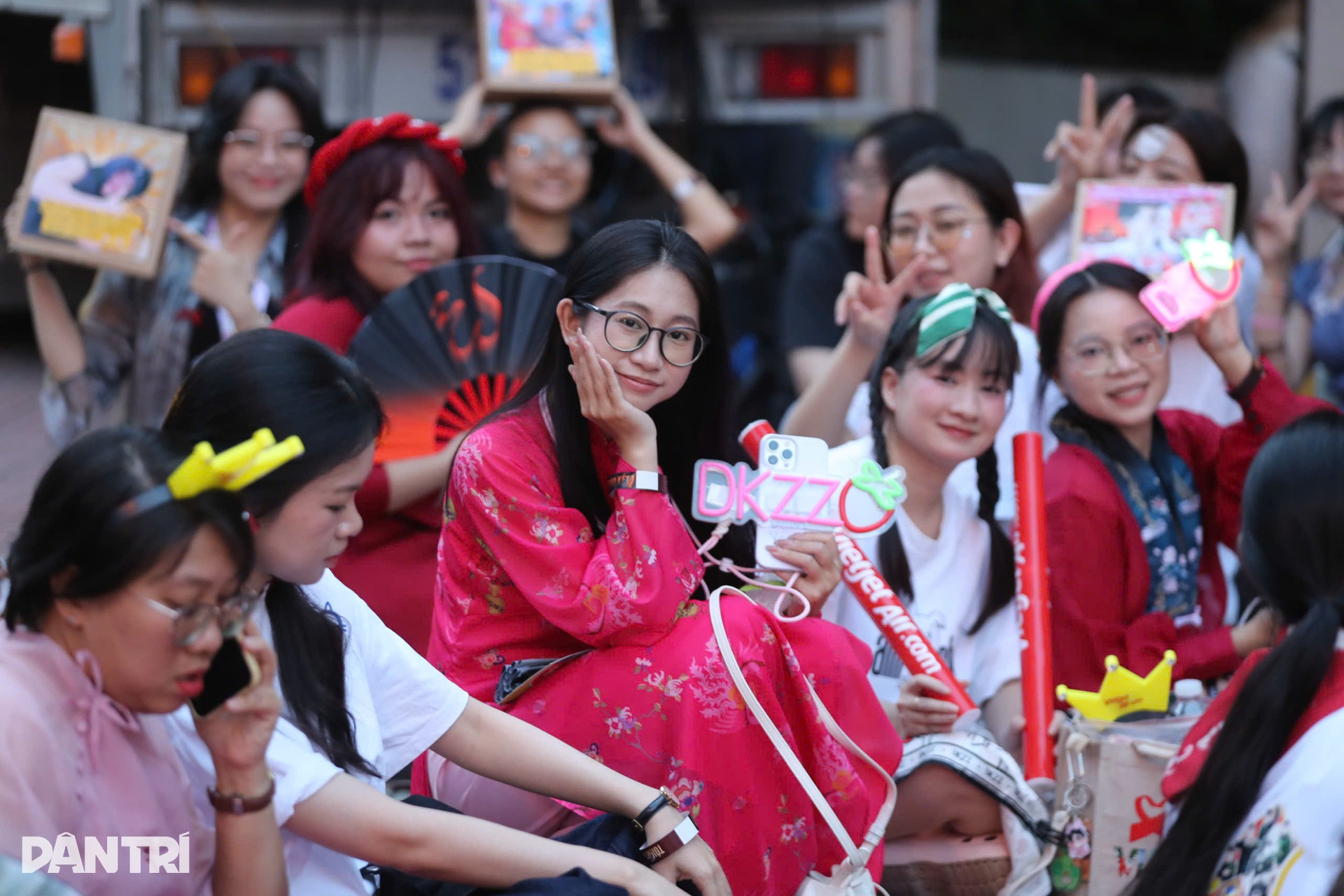 Hẹn nhau mặc áo dài, lan tỏa tinh thần dân tộc tại Tôi! Người Việt Nam - 5 Hẹn nhau mặc áo dài, lan tỏa tinh thần dân tộc tại Tôi! Người Việt Nam - 5