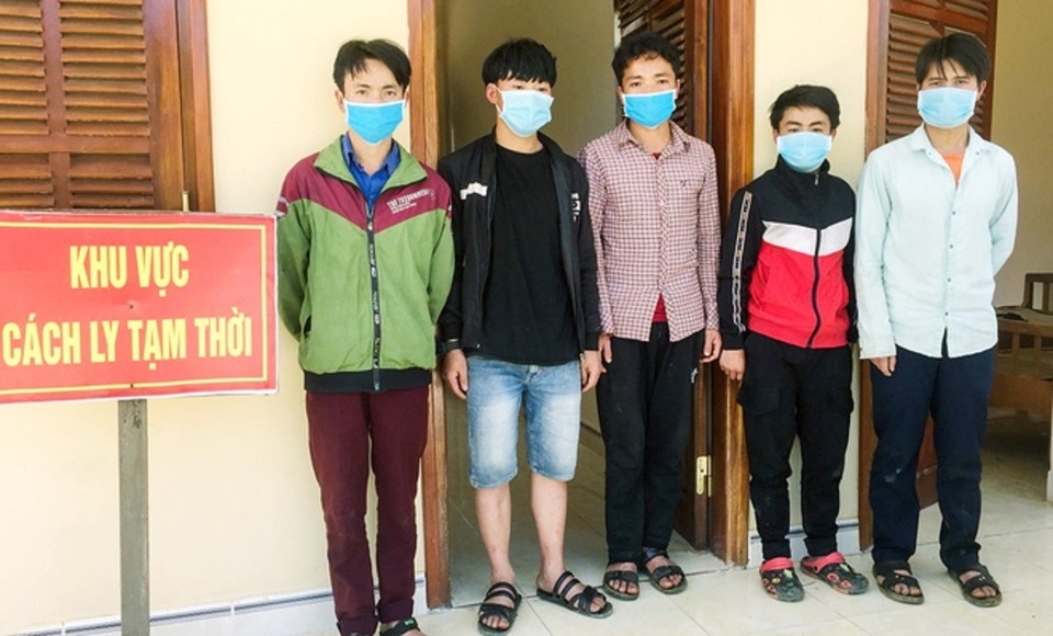 Phát hiện 5 người vượt biên trái phép từ Lào vào Quảng Nam - 1 Phát hiện 5 người vượt biên trái phép từ Lào vào Quảng Nam - 1