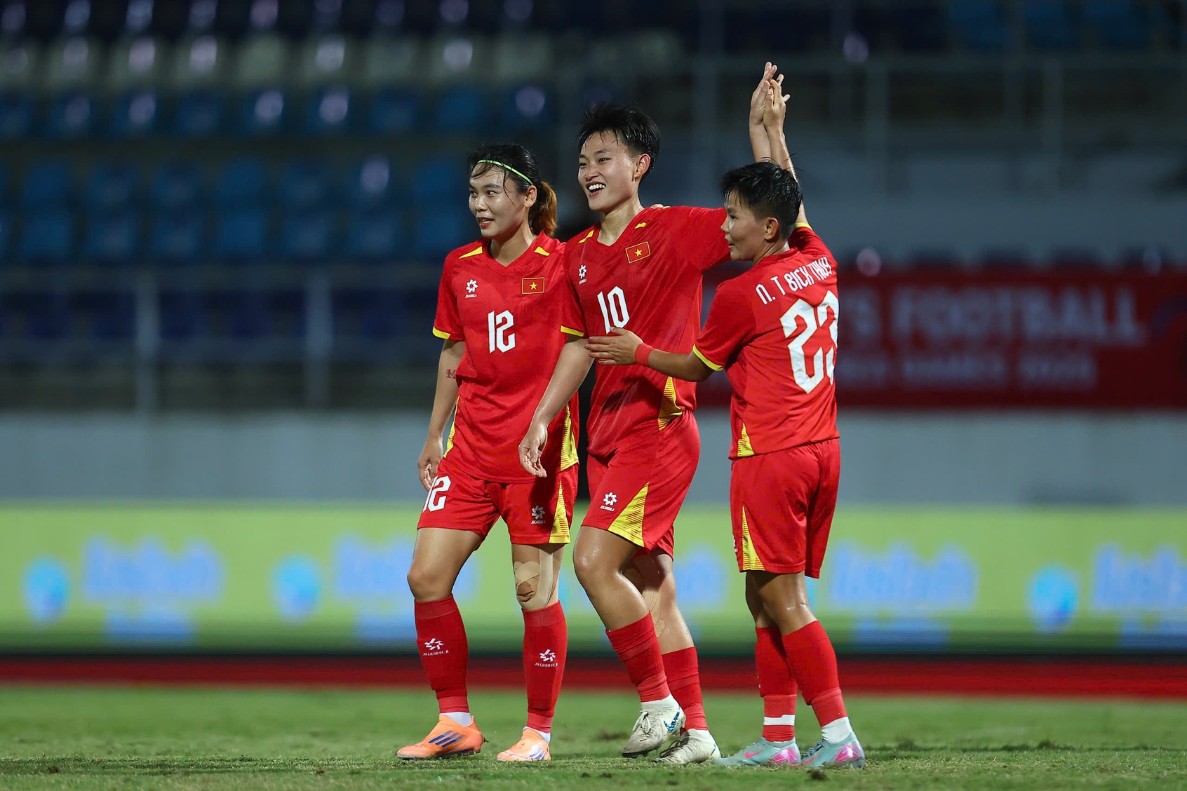 Đội tuyển nữ Việt Nam 4-0 Malaysia (hết hiệp 1): 45 phút thoải mái