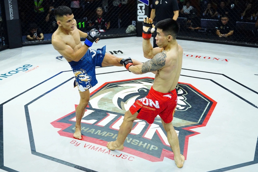 Le Van Tuan won the championship belt after an impressive victory over Pham Van Nam - 1 Lê Văn Tuần giành đai vô địch sau chiến thắng ấn tượng trước Phạm Văn Nam - 1
