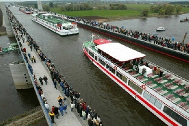 Cây cầu nước kỳ diệu Magdeburg 