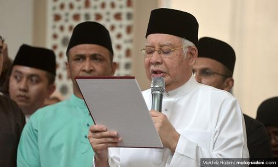 Cựu Thủ tướng Malaysia làm lễ “thề độc” bác tin ra lệnh giết người - 1 Cựu Thủ tướng Malaysia làm lễ “thề độc” bác tin ra lệnh giết người - 1