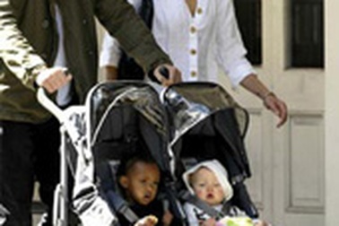 Angelina Jolie sẽ nhận nuôi một bé trai hơn 3 tuổi