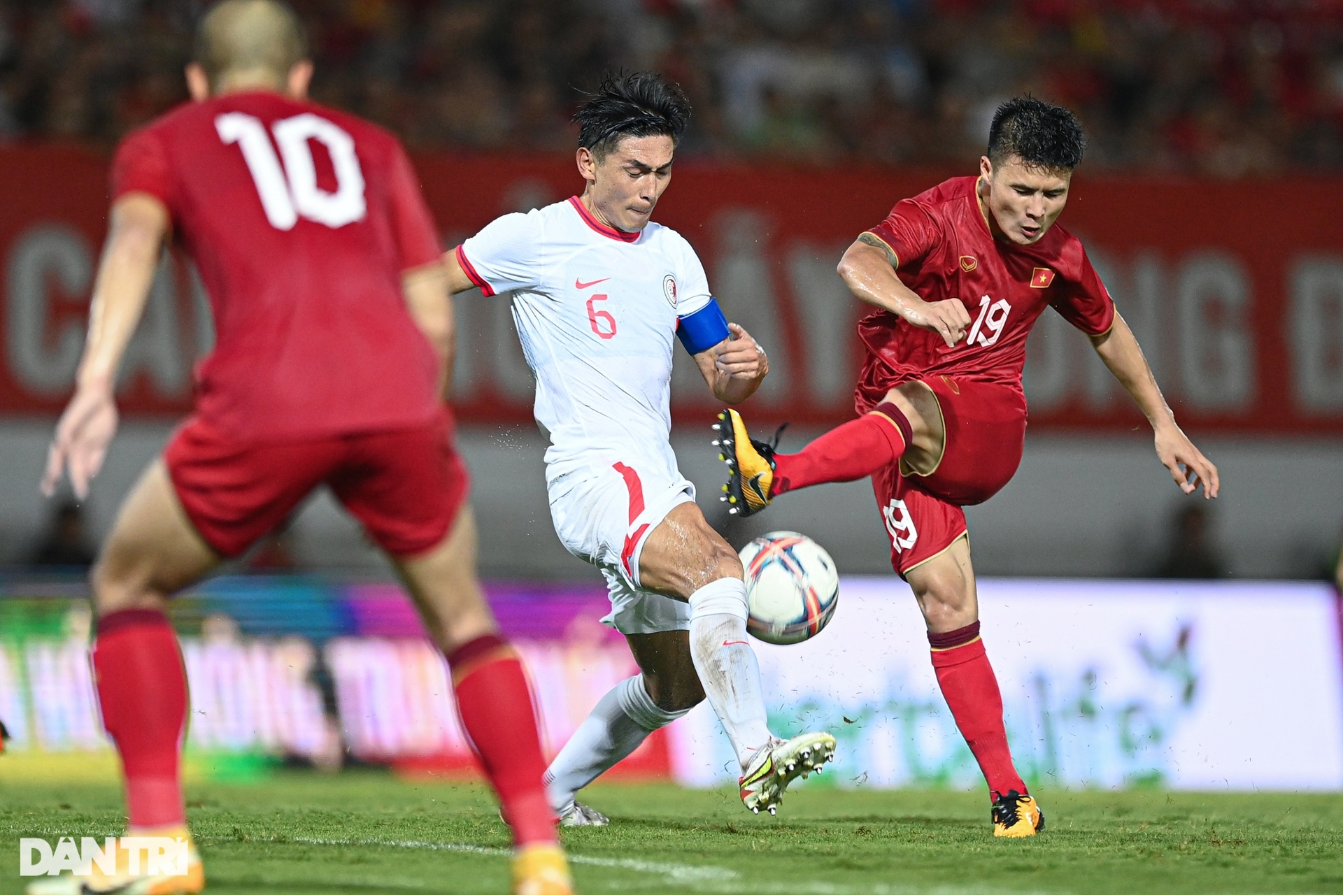 Màn trình diễn của Quang Hải trong ngày HLV Troussier ra mắt - 13