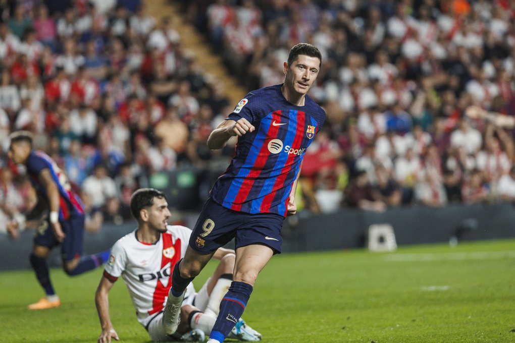 Barcelona thua sốc Vallecano, lỡ cơ hội bỏ xa Real Madrid - 2 Barcelona thua sốc Vallecano, lỡ cơ hội bỏ xa Real Madrid - 2
