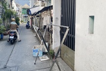 Bé gái 14 tháng tuổi bị sặc cơm, tử vong tại điểm giữ trẻ tự phát ở TPHCM