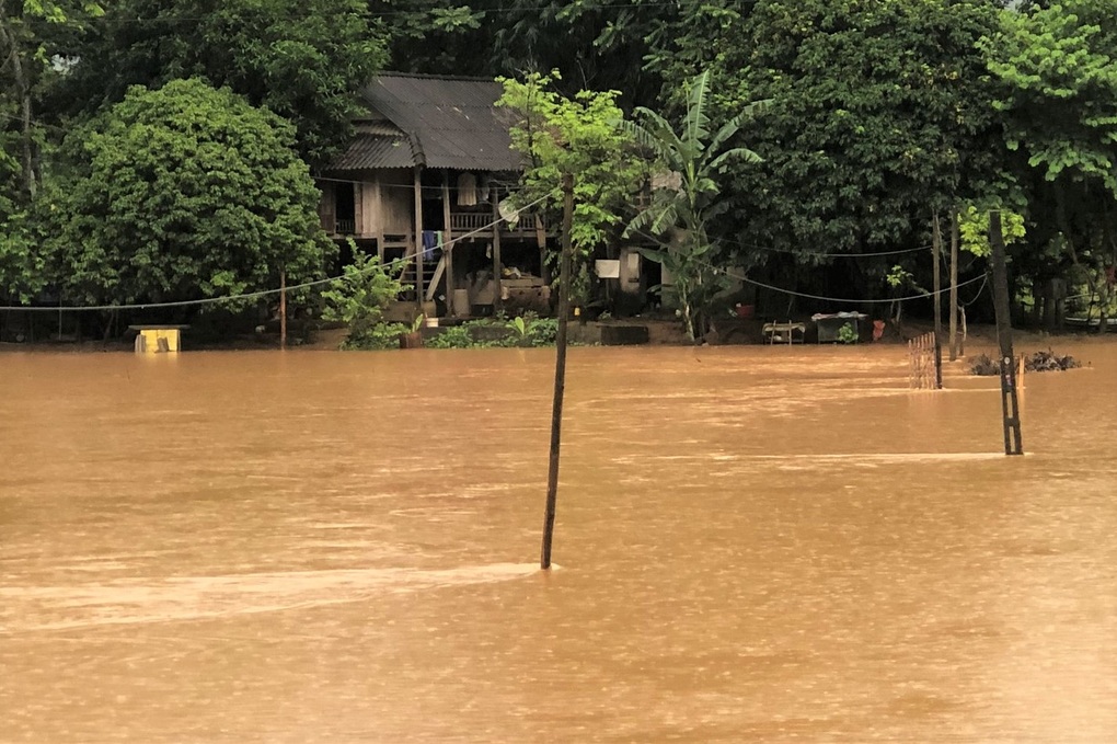 Bé gái 9 tuổi tử vong vì ngã xuống suối - 1 Bé gái 9 tuổi tử vong vì ngã xuống suối - 1