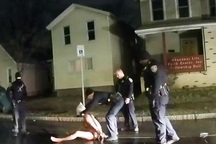 7 cảnh sát Mỹ bị đình chỉ sau vụ trùm đầu người da màu đến chết