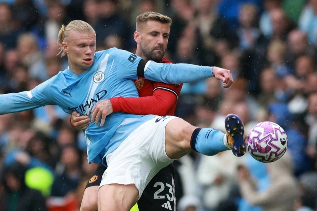 អ្នកគាំទ្រ Man Utd ខឹងសម្បារទាមទារបណ្តេញតារា Man Utd ពីររូប ក្រោយចាញ់ Man City - ១ CĐV Man Utd tức giận, đòi đuổi hai ngôi sao Man Utd sau trận thua Man City - 1