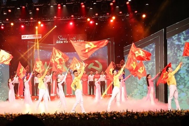 Tự hào chương trình nghệ thuật "Sáng mãi niềm tin theo Đảng"