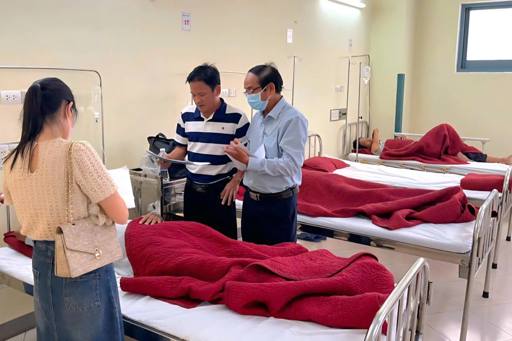 Vụ nghi ngộ độc thực phẩm sau đám giỗ ở Huế: Số ca bệnh tiếp tục gia tăng - 1 Vụ nghi ngộ độc thực phẩm sau đám giỗ ở Huế: Số ca bệnh tiếp tục gia tăng - 1