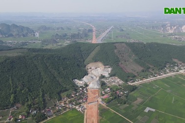 Thông hầm và hợp long cầu vượt sông dài nhất cao tốc Mai Sơn - QL45