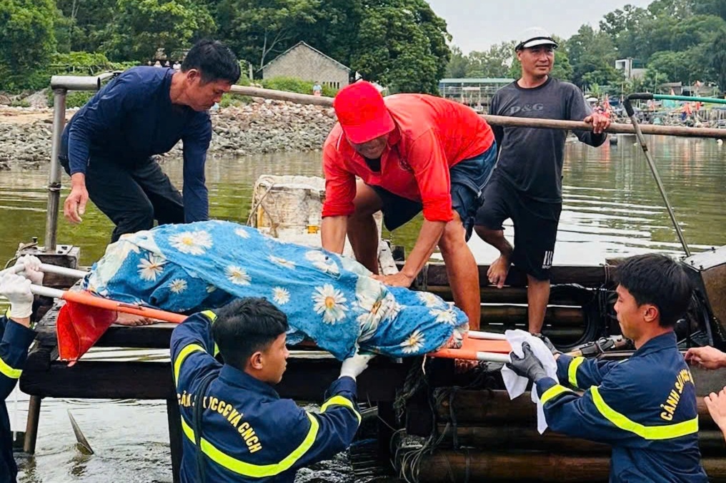 Bé trai đuối nước ở Sầm Sơn được tìm thấy tại khu vực Đảo Mê - 1