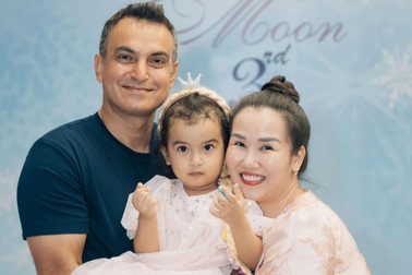 Võ Hạ Trâm: Viên mãn bên chồng Ấn Độ, gây sốt khi hát ca khúc 3 tỷ lượt xem