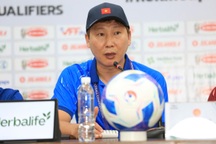 HLV Kim Sang Sik: “Xuân Son có thể ra sân, tuyển Việt Nam phải thắng Lào”
