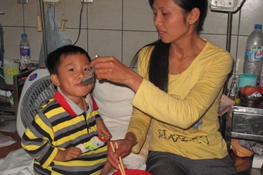 Rét buốt kéo dài, nhiều trẻ bị viêm phổi