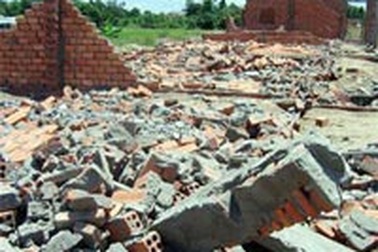 An Giang: 13 căn nhà mới xây bị sập