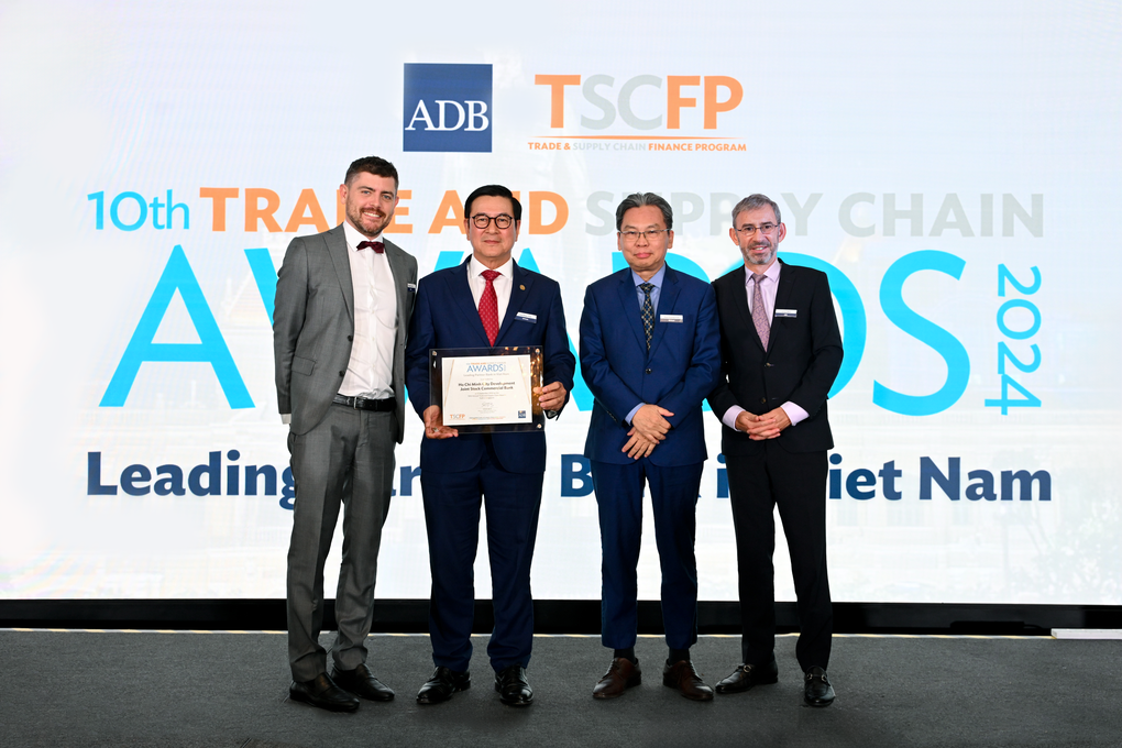 ADB tiếp tục vinh danh HDBank là Ngân hàng đối tác hàng đầu tại Việt Nam - 1 ADB tiếp tục vinh danh HDBank là Ngân hàng đối tác hàng đầu tại Việt Nam - 1