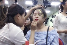 Được tiếng dân chơi: Cô giáo mầm non kiếm 10 triệu đồng mỗi đêm