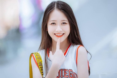 Nữ sinh Nam Định sở hữu nụ cười răng khểnh rất đáng yêu