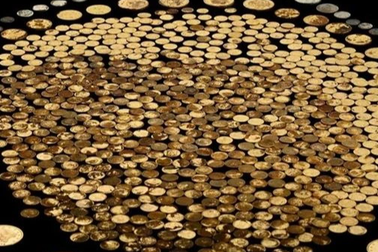 Anh nông dân ở Mỹ đào đất tìm thấy "kho báu khủng" trên cánh đồng