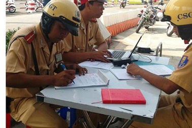 Thu tiền phạt tại chỗ: Giảm được phiền hà cho dân vẫn hơn!