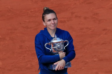 Simona Halep rơi lệ cho lần đầu vô địch Roland Garros