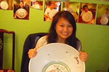 Truyền thông nước ngoài nói về thử thách ăn "phở khổng lồ" ở Việt Nam